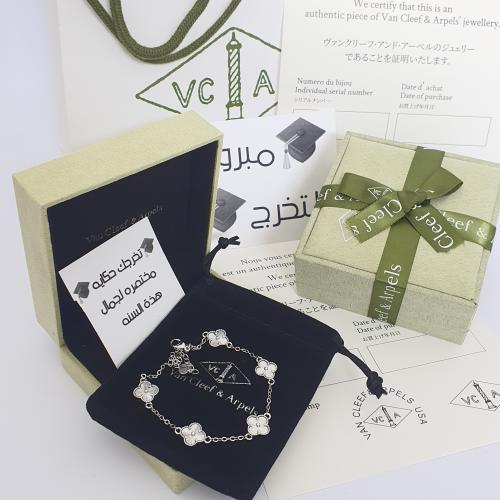 اسوره ماركه بملحقات لتخرج