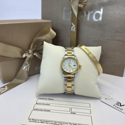 ساعه نسائيه باسوره ماركه اصليه ضمان سنه بملحقاتها