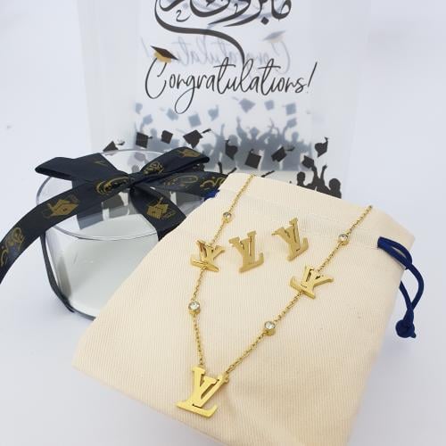 سلسال مع حلق ماركه  بكيس وعلبه التخرج