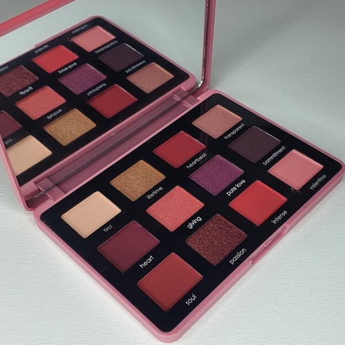 ظل 12 لون ماركه بيويتي