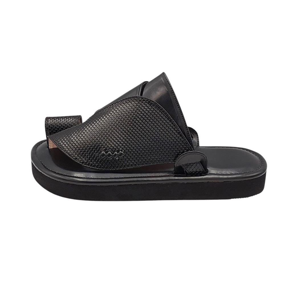 حذاء شرقي اسود مرتفع.