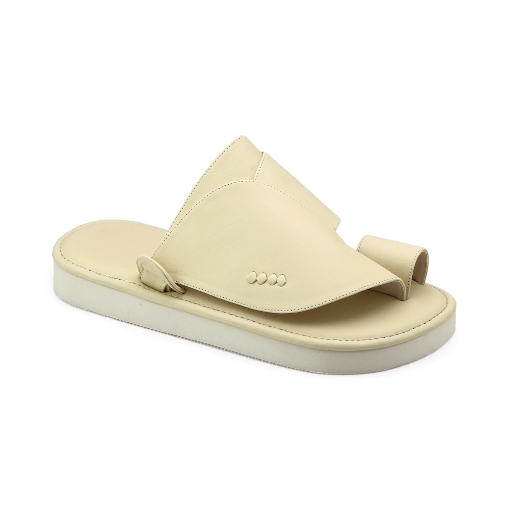 حذاء شرقي ساده ارضيه دبل بيج فاتح