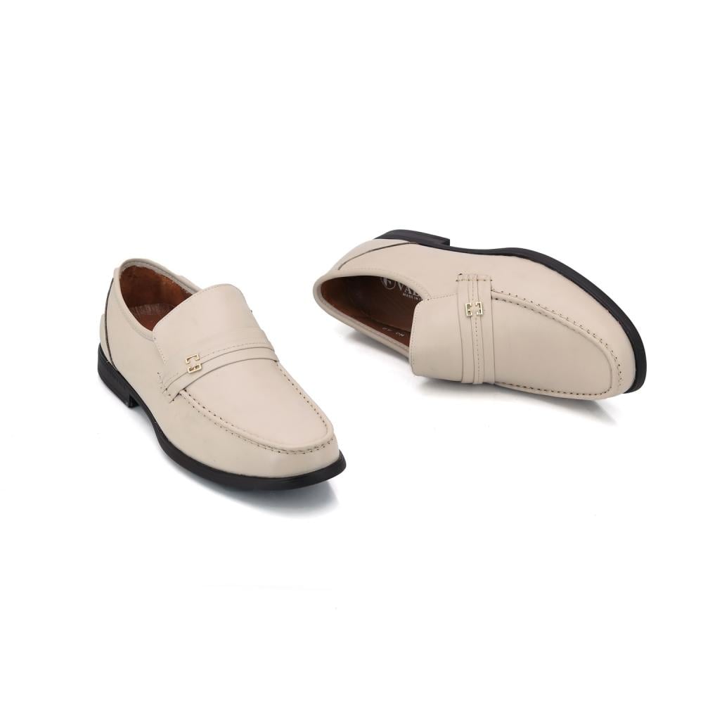 حذاء رسمي كلاسيك.