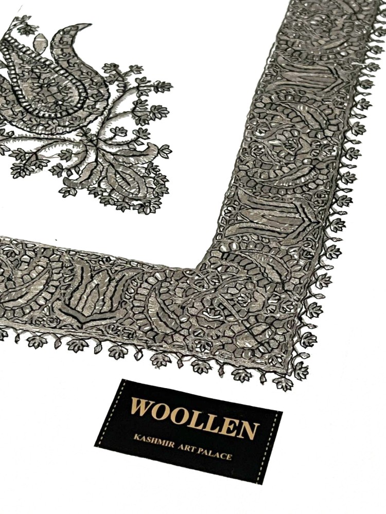 شال صوف كشميري نقش بني وخلفية بيضاء