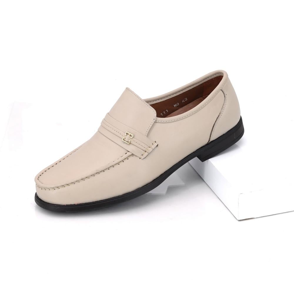 حذاء رسمي كلاسيك.