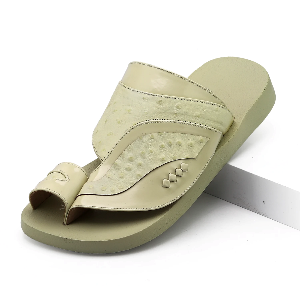 حذاء شرقي بيج  نقش جلد النعام