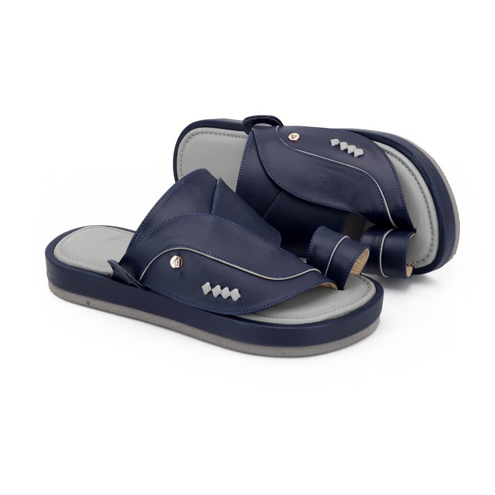 حذاء شرقي كحلي مرتفع