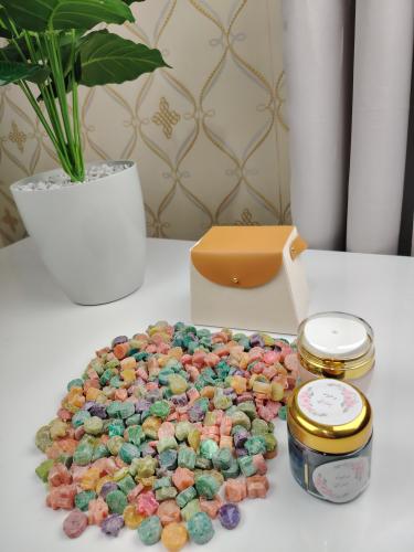 نصف كيلو مستكه معطره مع 2 هدايا