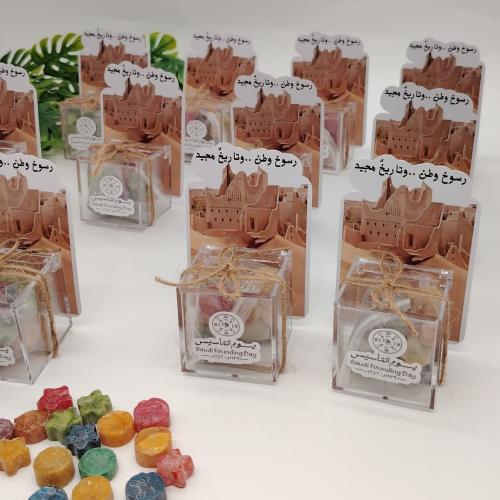 توزيعات مستكه معطرة اكريلك بثيم يوم التاسيس