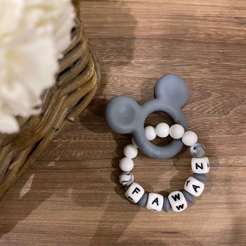 عضاضة ميكي بالاسم