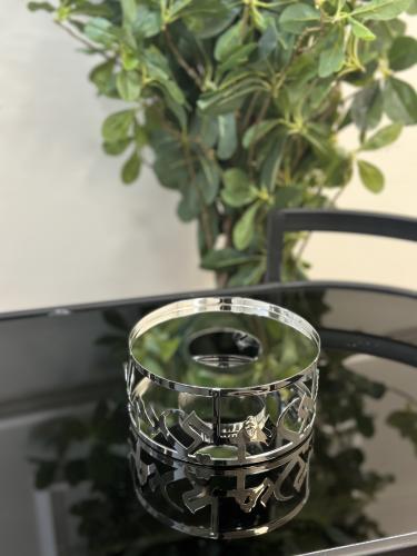 قاعدة ابريق استيل فضي