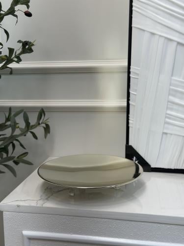 استاند تقديم بقواعد كرستال