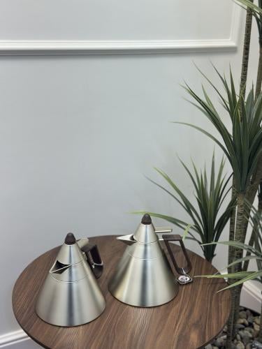 ترمس ذهبي مطفي بلمسة خشبيه