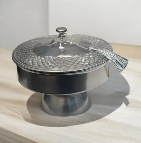 صحن تقديم فضي بغطاء