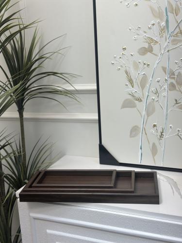 صينية خشب بني