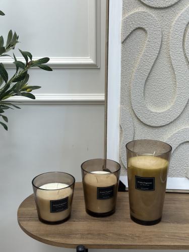 شمعة اروما برائحة خشب الصندل