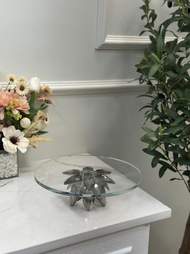 صحن تقديم بقاعدة رمادي