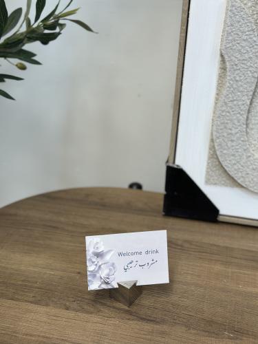 استاند فضي مع كرت مجانًا