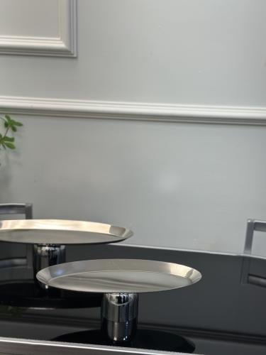 صحن تقديم فضي استيل