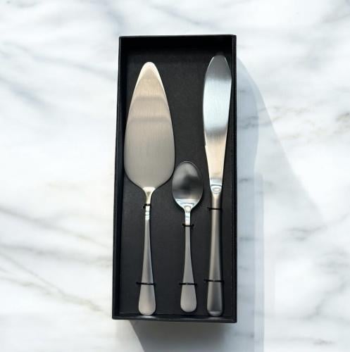 بكج طقم قطاعة كيك فضي مع 6ملاعق حلا