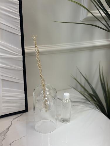 فواحة زجاج مع زيت عطري