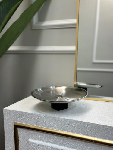 صحن تقديم بقاعدة كرستال اسود