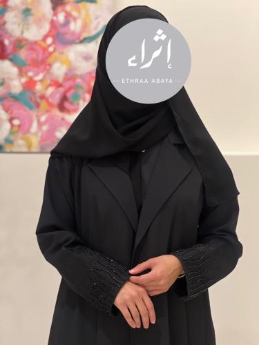 عباية كريب مع تطريز وشك