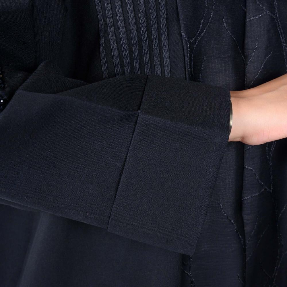 عباية سوداء بلمسات أنيقة F