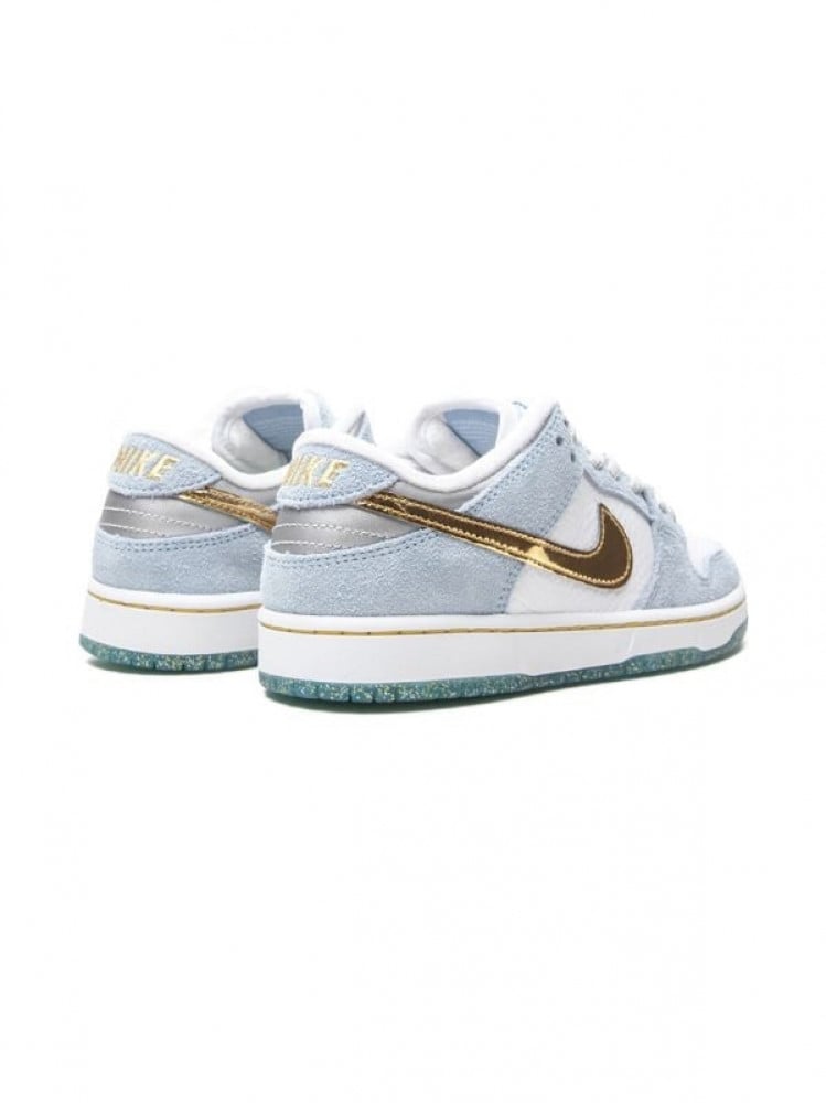 Nike SB Dunk Holiday Special