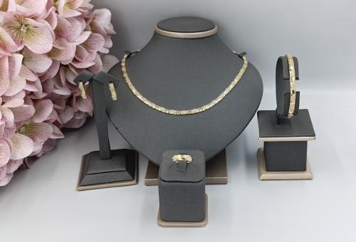 طقم   إيطالي عيار 18