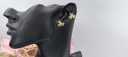 حلق وردة الفان كليف عيار18