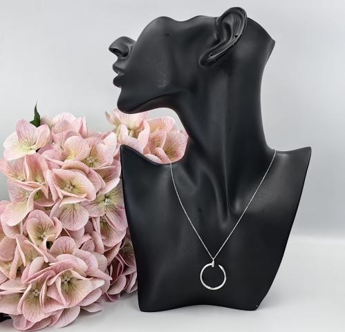 عقد كارتير ناعم ذهب ابيض عيار 18