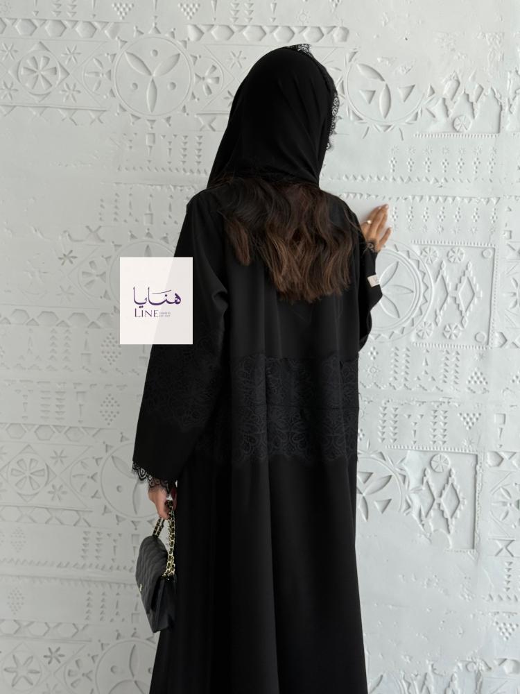 عباية سجايا بقماش كريب كتان وباربي مع دانتيل اسود
