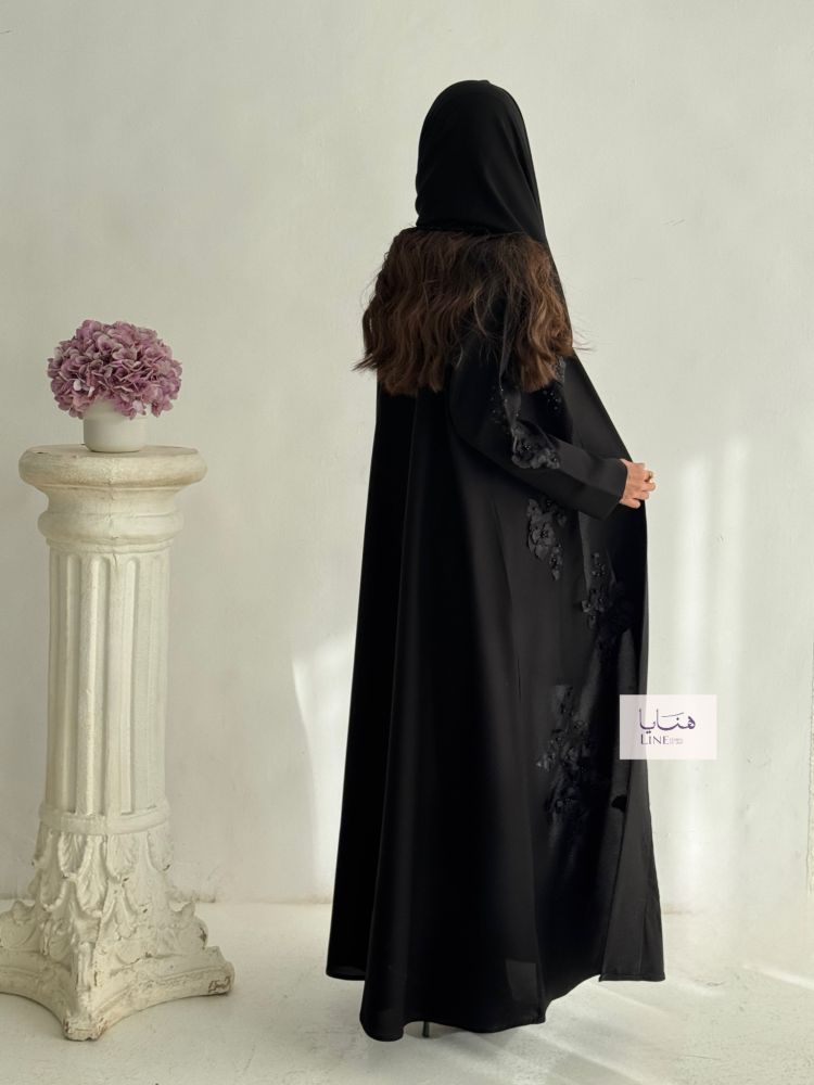 عباية انجاز قماش كريب الاناقة مزين بورد