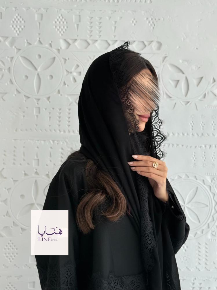 عباية سجايا بقماش كريب كتان وباربي مع دانتيل اسود