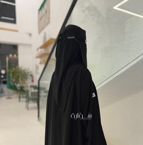طرحة وسط اطراف ملكي سادة