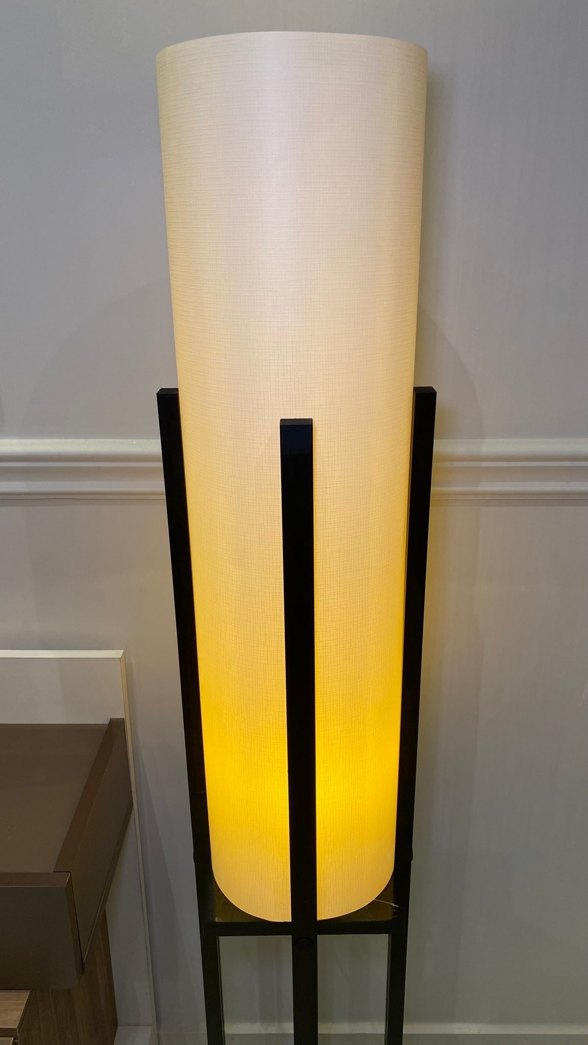 أباجورة أرضية كلاسيك بغطاء أبيض من PVC متين