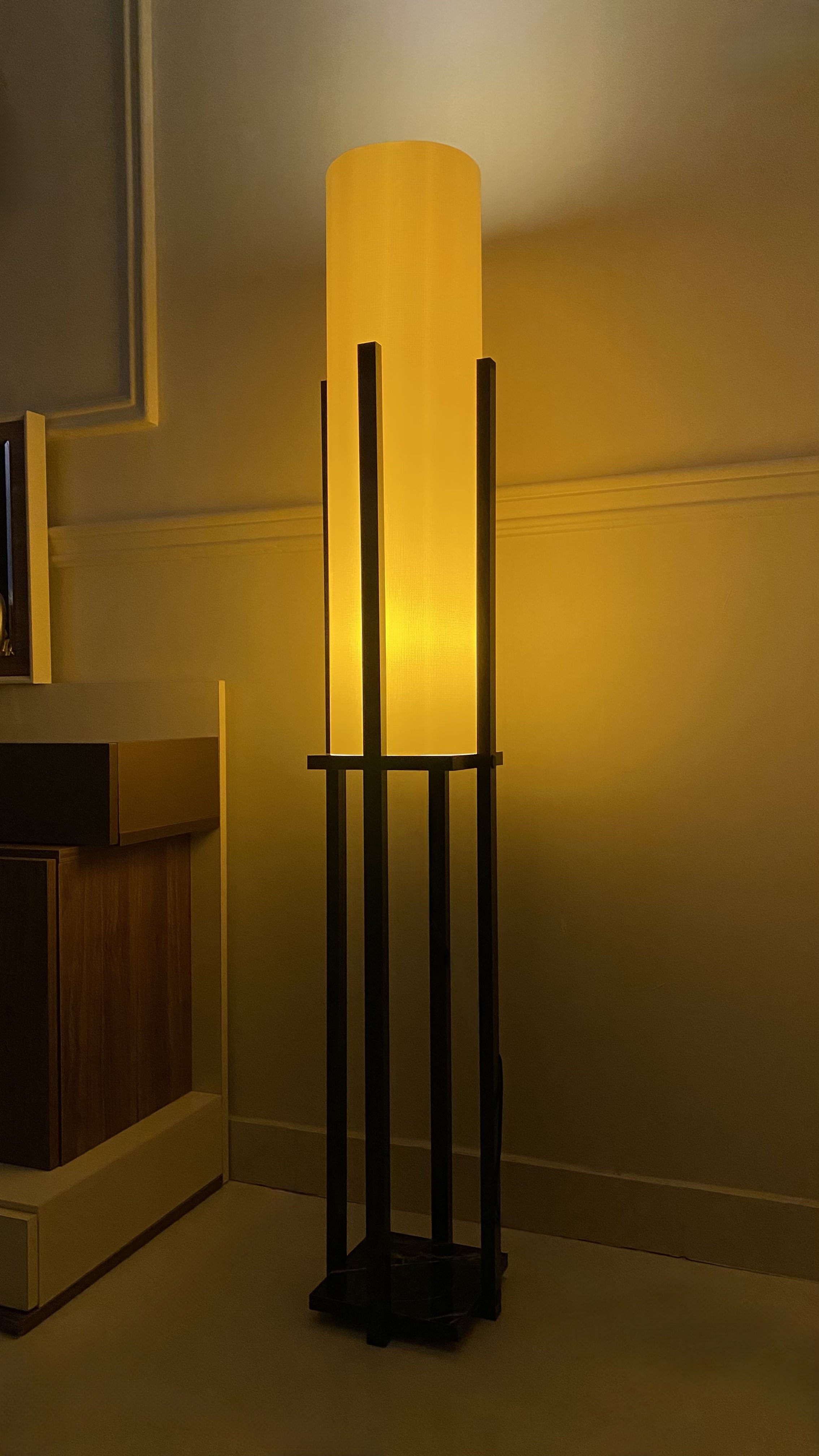 أباجورة أرضية كلاسيك مع رفوف تخزين عملية