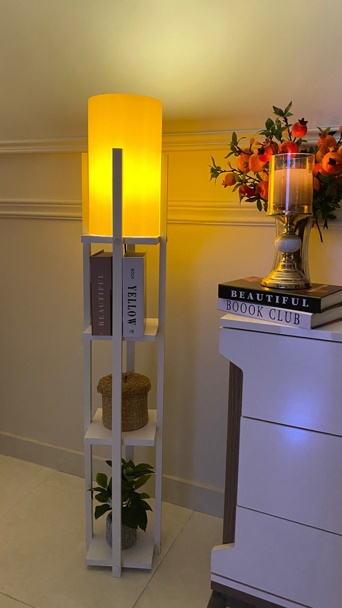 أباجورة أرضية كلاسيك مع رفوف للتخزين والعرض