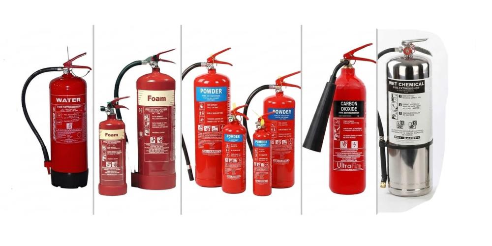 أنواع طفايات الحريق واستخدامها: الدليل الشامل لحماية المنشآت وفق اشتراطات الدفاع المدني السعودي