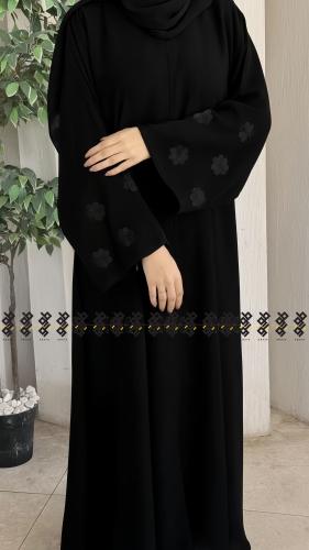 عباية بلسم ورود أسود