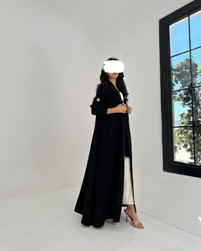 عباية نورس بتطريز اسود