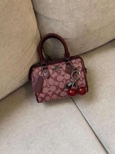 شنط كوتش