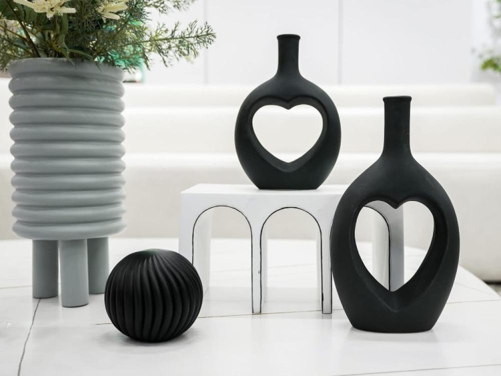 طقم فازات سيراميك  2 قطعة قلب ، لون أسود ، 28 سم و22 سم