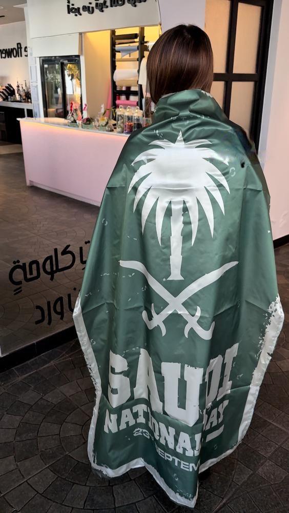 علم اليوم الوطني السعودي – تصميم سيفين ونخلة