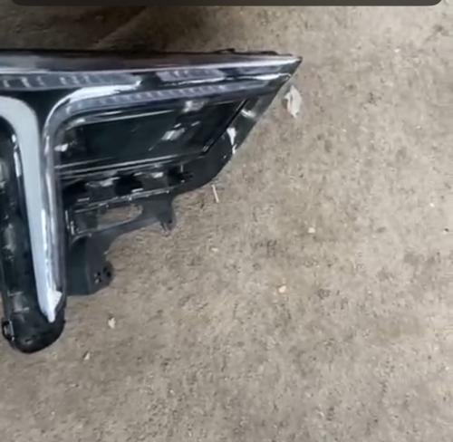 شمعه يمين فاو بيستون B70