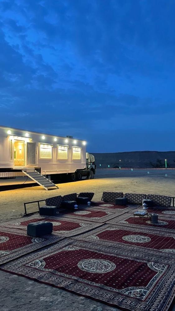 لا نورك سطع ولا غيرك أظلم