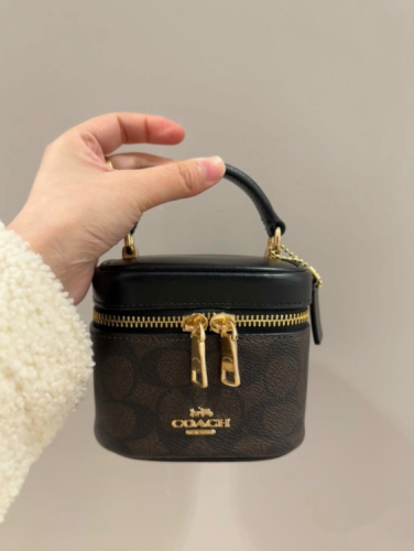 شنطة COACH