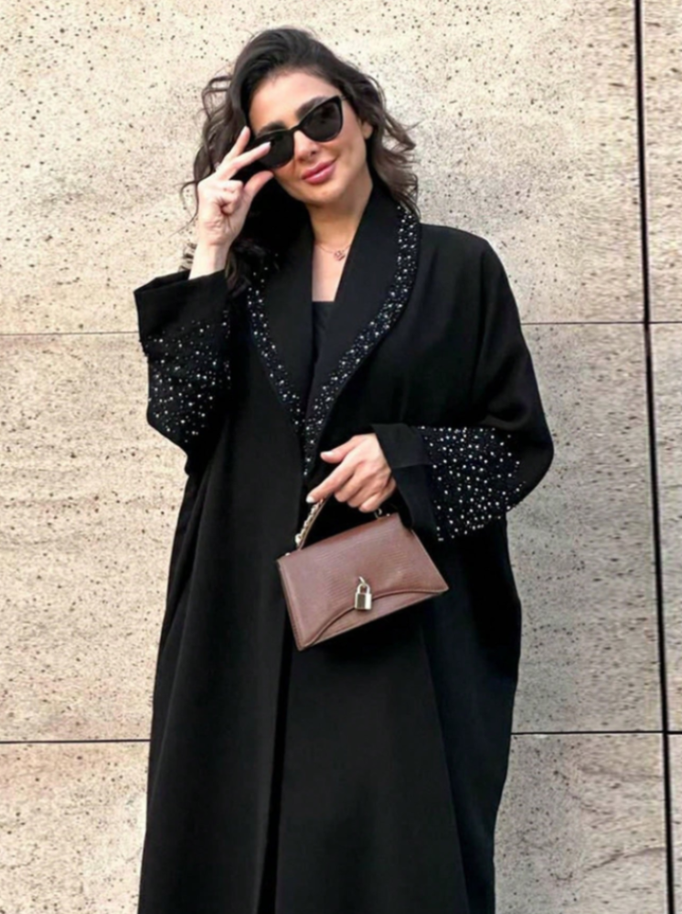 عبايات نسائية أناقة تعكس ذوقك بكل بساطة