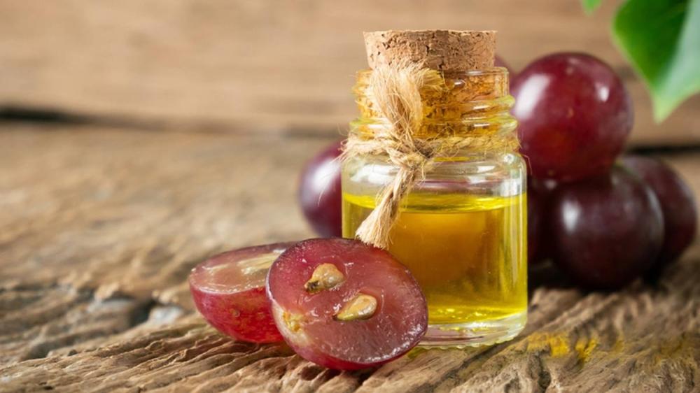 زيت بذور العنب: الجوهرة الخفية للعناية بالبشرة والشعر